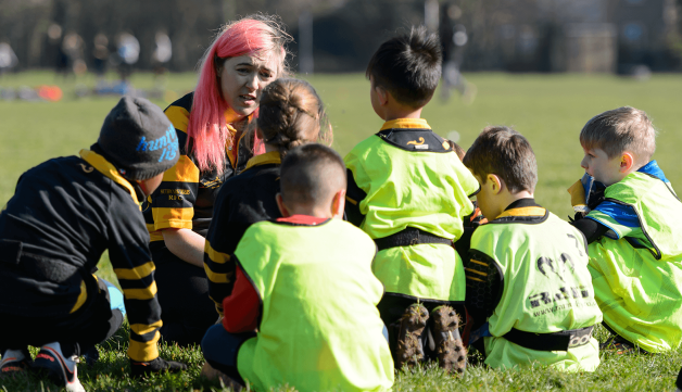 Rugby players have team huddle