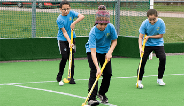 children playing hockey