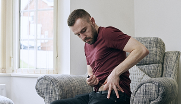 A man using a diabetes pen.