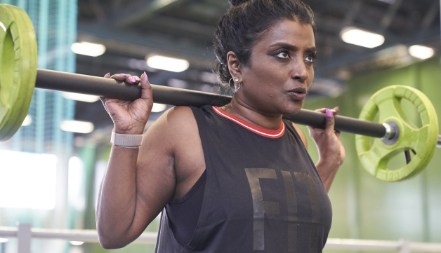 woman lifting a barbell