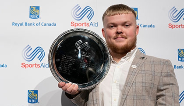 Mark Swan, powerlifter, wins SportsAid's One-to-Watch award