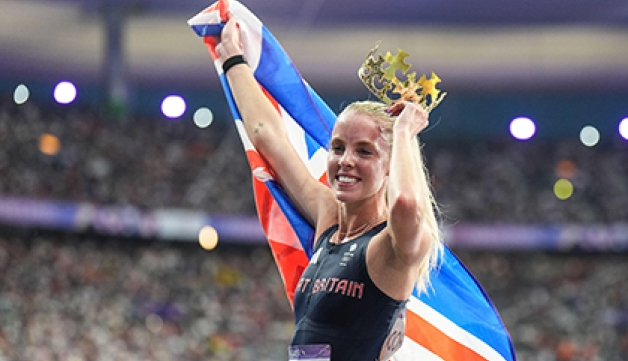 British Olympic champion Keely Hodgkinson celebrates her 800m victory at Paris 2024 with a Union flag and plastic crown
