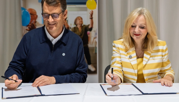 Sport England chief executive Simon Hayes and West Yorkshire mayor Tracy Brabin sign a memorandum of understanding at a table.