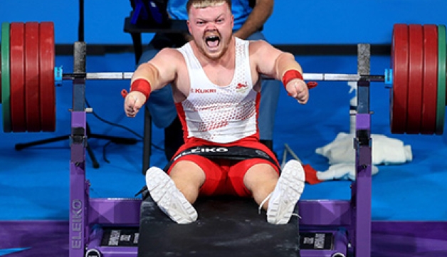 Para powerlifter Mark Swan celebrates a successful lift